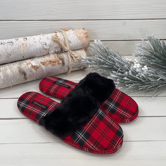 Victoria's Secret Shoes - NWT VS Plaid Holiday Slippers size 9-10